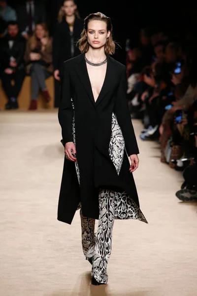 Look 1